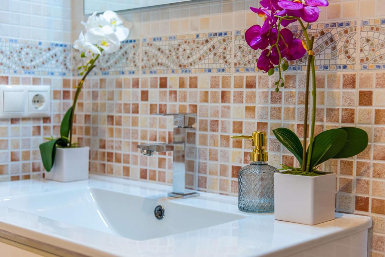 Apartment Happy - Plusholidays กัลเป ภายนอก รูปภาพ